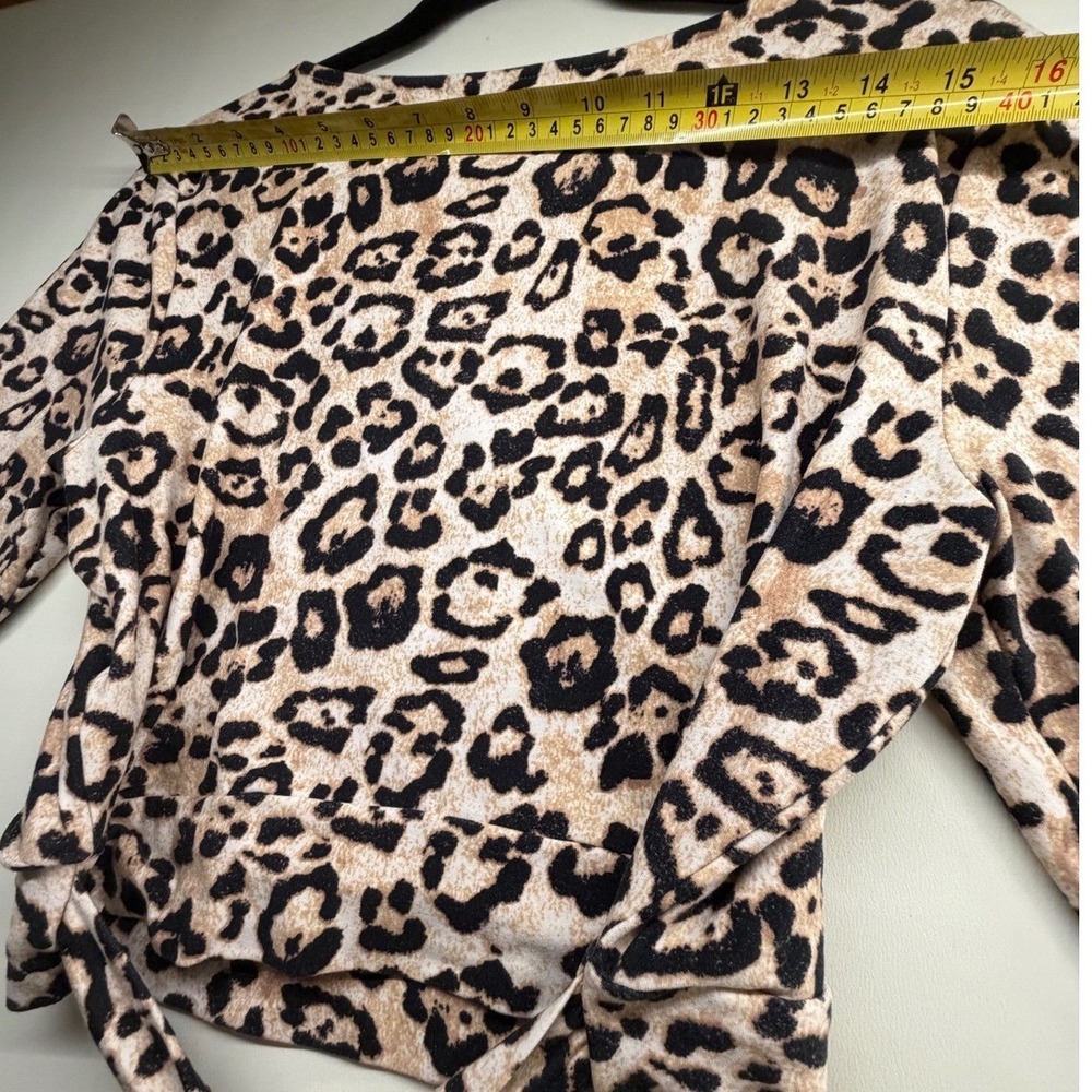 Leopard Print Wrap Top Cropped V-Neck Animal Print Tan Black Small - Picture 4 of 6